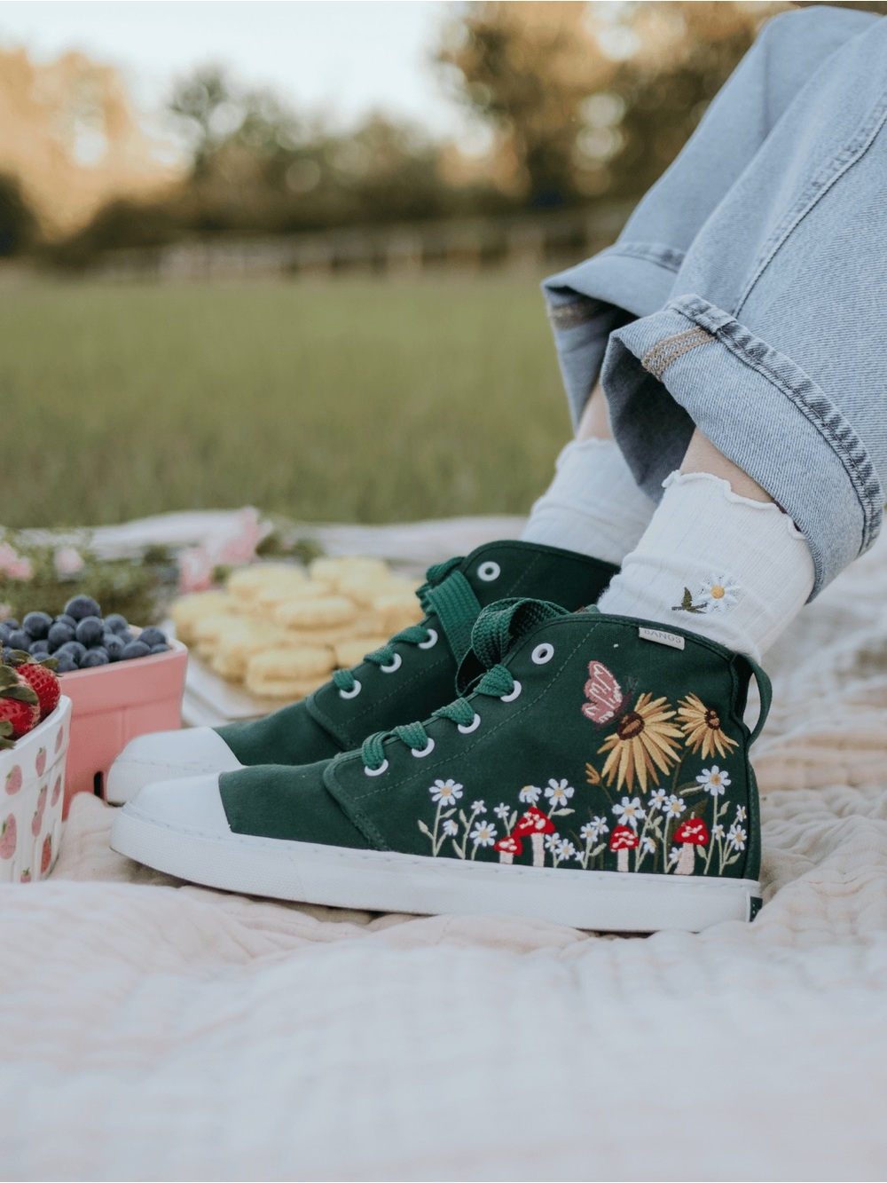 Bangs Fluttering Fields High Top Shoes - Picture 3 of 12